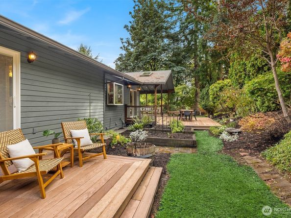 17605 NE 15th Place, Bellevue WA 98008