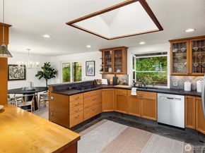 17605 NE 15th Place, Bellevue WA 98008
