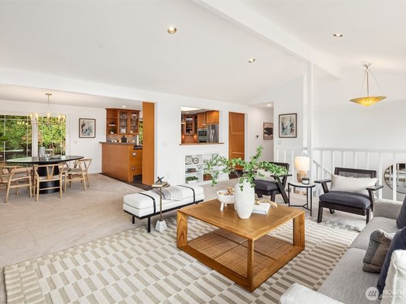 17605 NE 15th Place, Bellevue WA 98008