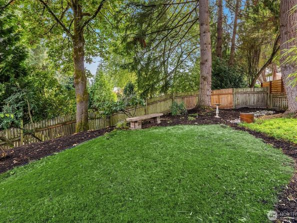 17605 NE 15th Place, Bellevue WA 98008