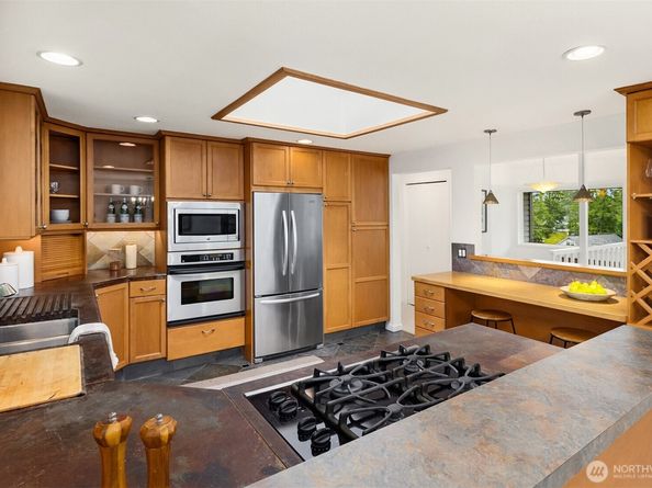 17605 NE 15th Place, Bellevue WA 98008