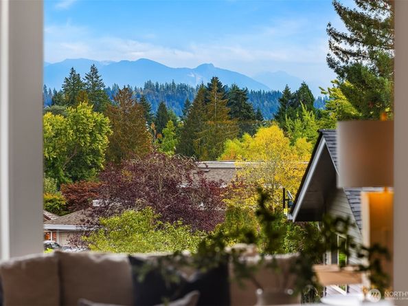17605 NE 15th Place, Bellevue WA 98008