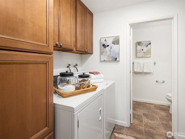 17605 NE 15th Place, Bellevue WA 98008