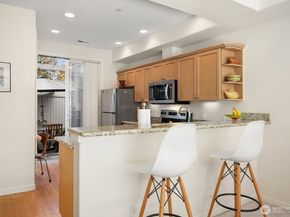 4156 248th Court SE 67, Sammamish WA 98029