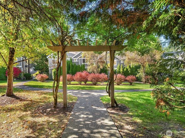 4156 248th Court SE 67, Sammamish WA 98029