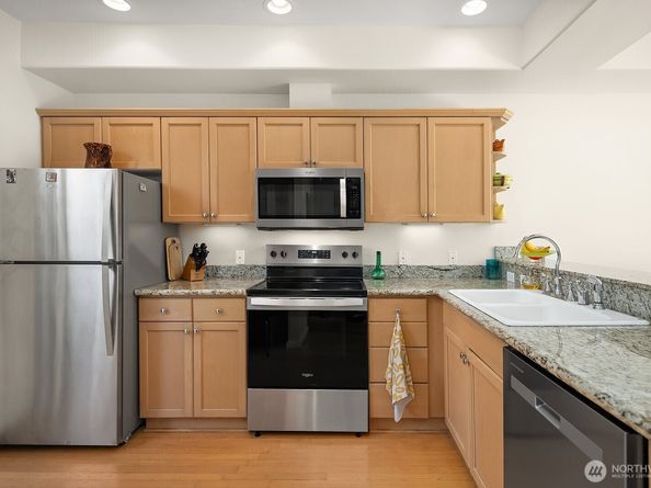 4156 248th Court SE 67, Sammamish WA 98029
