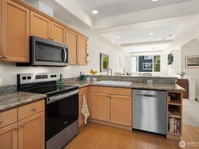 4156 248th Court SE 67, Sammamish WA 98029