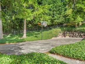 9484 Redmond-Woodinville Rd NE C305, Redmond WA 98052