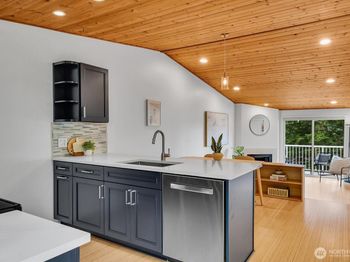9484 Redmond-Woodinville Rd NE