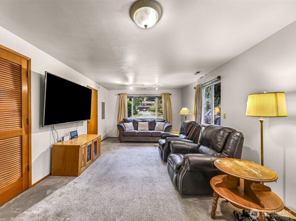 13006 160th Avenue SE, Renton WA 98059