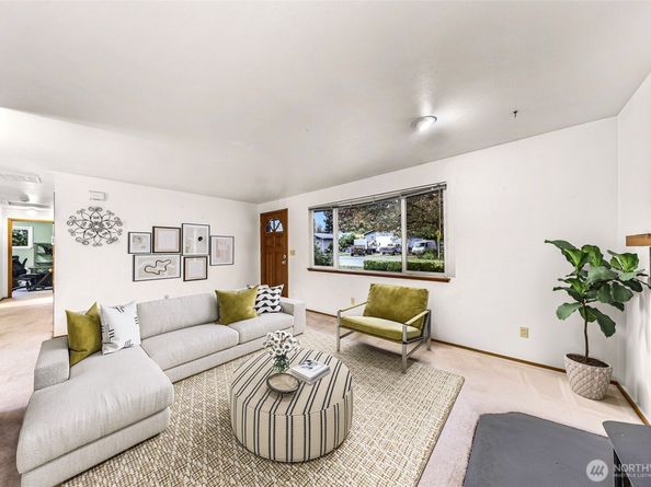 13006 160th Avenue SE, Renton WA 98059