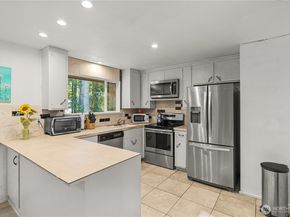 2915 W Lake Sammamish Pkwy NE, Redmond WA 98052