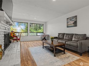 2915 W Lake Sammamish Pkwy NE, Redmond WA 98052