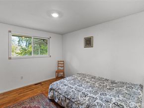 2915 W Lake Sammamish Pkwy NE, Redmond WA 98052