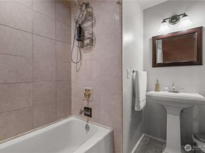 2915 W Lake Sammamish Pkwy NE, Redmond WA 98052