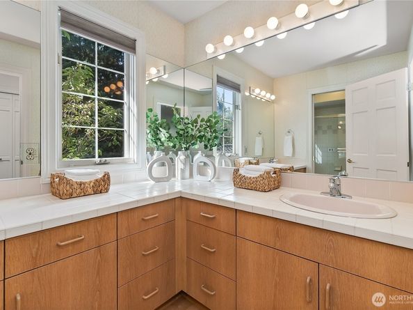 3510 116th Ave NE, Bellevue WA 98004