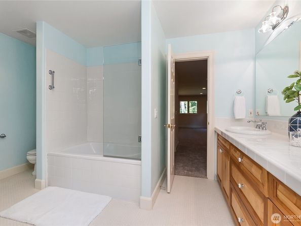 3510 116th Ave NE, Bellevue WA 98004
