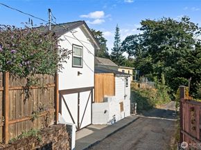 1336 Elizabeth Avenue B, Bremerton WA 98337