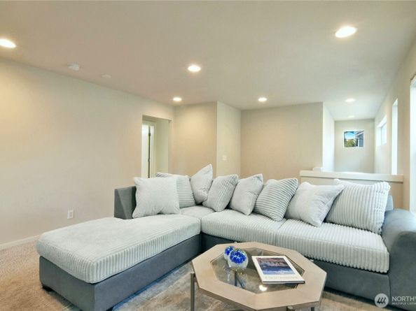 218 SW 96th Lane, Seattle WA 98106