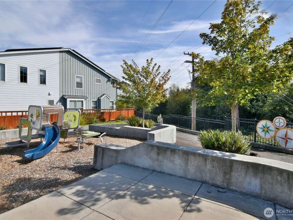 218 SW 96th Lane, Seattle WA 98106