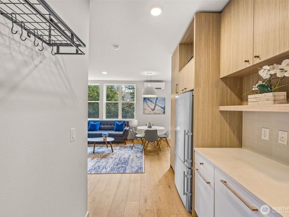 8547 Evanston Avenue N, Seattle WA 98103
