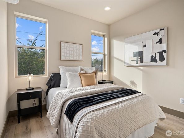 5033 25th Avenue SW B, Seattle WA 98106