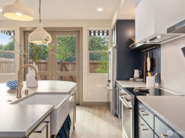 5033 25th Avenue SW B, Seattle WA 98106