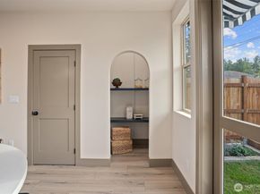 5033 25th Avenue SW B, Seattle WA 98106