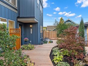 5033 25th Avenue SW B, Seattle WA 98106