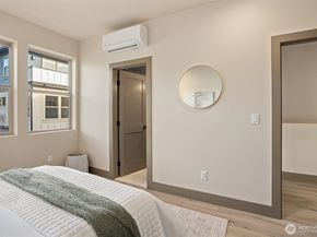 5033 25th Avenue SW B, Seattle WA 98106