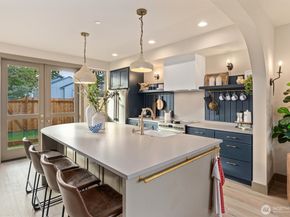 5033 25th Avenue SW B, Seattle WA 98106