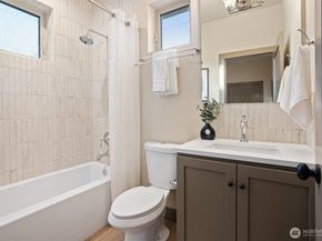 5033 25th Avenue SW B, Seattle WA 98106