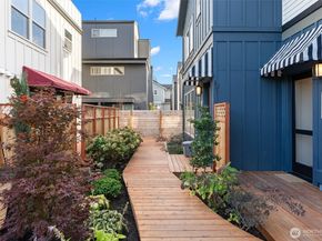 5033 25th Avenue SW B, Seattle WA 98106