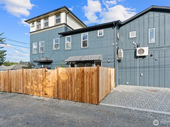 5033 25th Avenue SW B, Seattle WA 98106