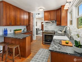 9116 23rd Avenue NE, Seattle WA 98115