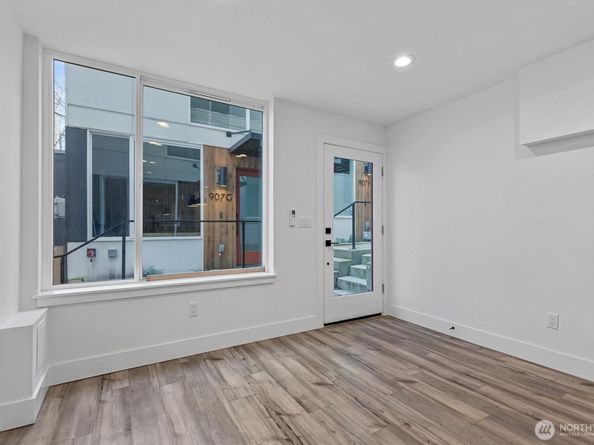 909 Hiawatha Place S A, Seattle WA 98144