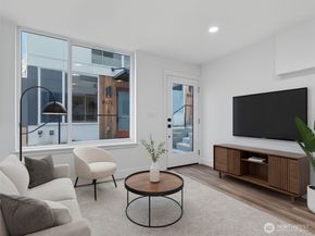 909 Hiawatha Place S A, Seattle WA 98144