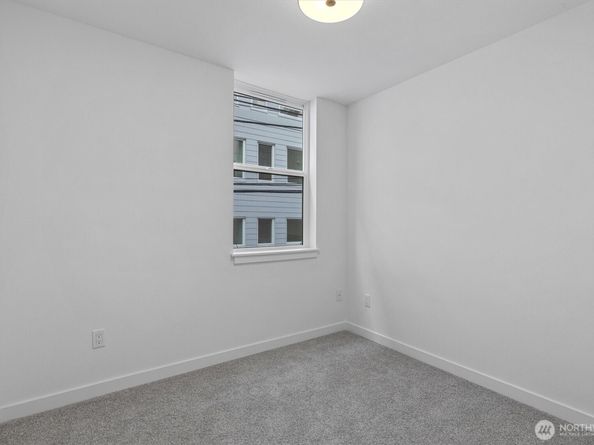909 Hiawatha Place S A, Seattle WA 98144