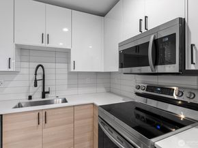 909 Hiawatha Place S A, Seattle WA 98144
