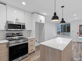 909 Hiawatha Place S A, Seattle WA 98144