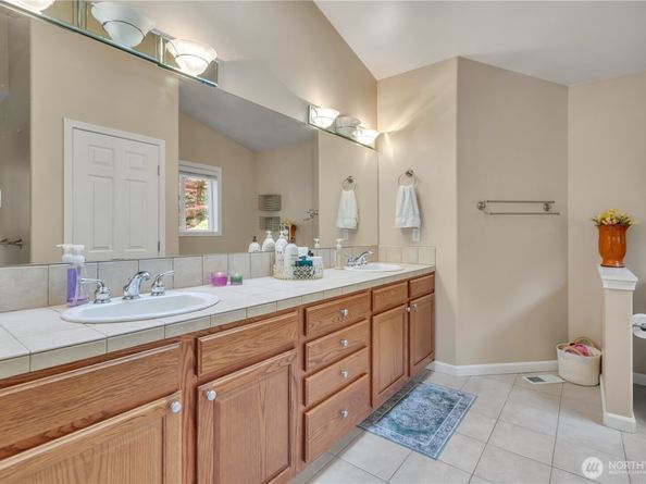 26525 Lake Fenwick Road S, Kent WA 98032