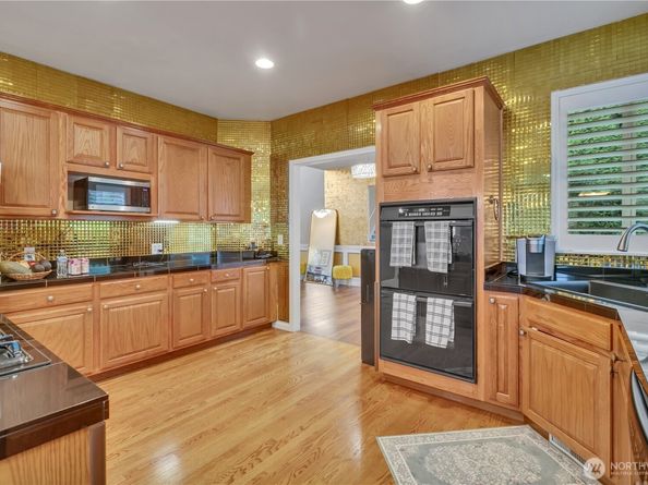 26525 Lake Fenwick Road S, Kent WA 98032