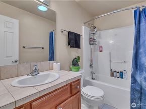26525 Lake Fenwick Road S, Kent WA 98032