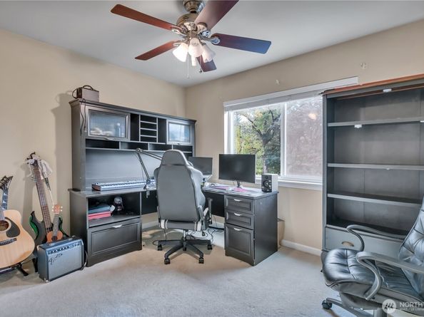 26525 Lake Fenwick Road S, Kent WA 98032