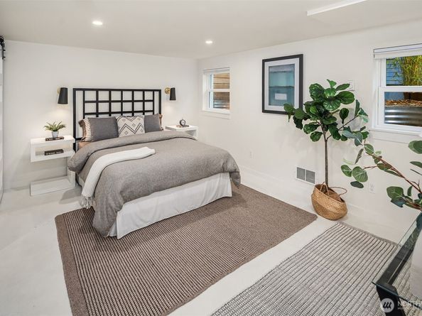 1418 33rd Avenue, Seattle WA 98122