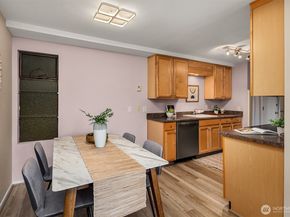 7064 35th Avenue NE 13, Seattle WA 98115