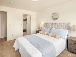 7064 35th Avenue NE 13, Seattle WA 98115