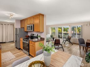 7064 35th Avenue NE 13, Seattle WA 98115