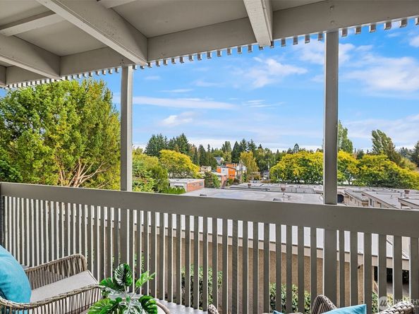 7064 35th Avenue NE 13, Seattle WA 98115