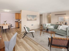 7064 35th Avenue NE 13, Seattle WA 98115